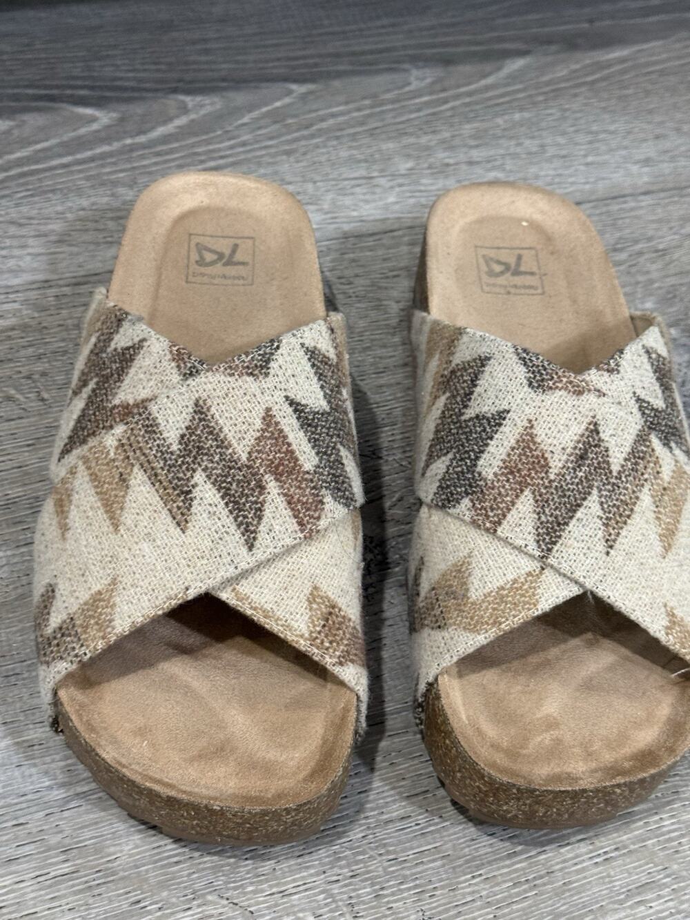 Dirty Laundry Flat Platform Boho Southwestern Earth Tones Sandals Women's 8